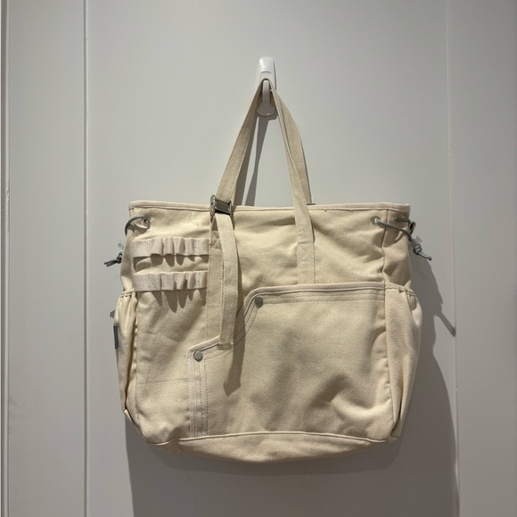 Unsettle Duality Utility Tote - Picture 4 of 6
